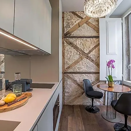 Dare House מלון